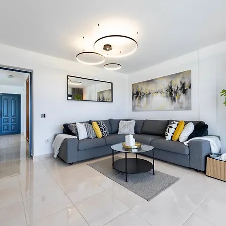 - Heated Pool, Aircon Villa Playa Blanca (Lanzarote)