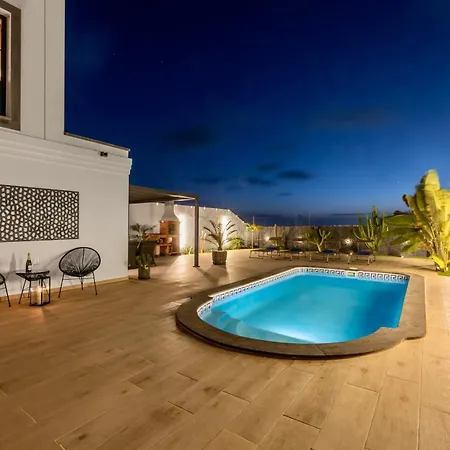 - Heated Pool, Aircon Playa Blanca (Lanzarote)